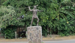 A statue of Diriangen at the entrance to the town of Diria.